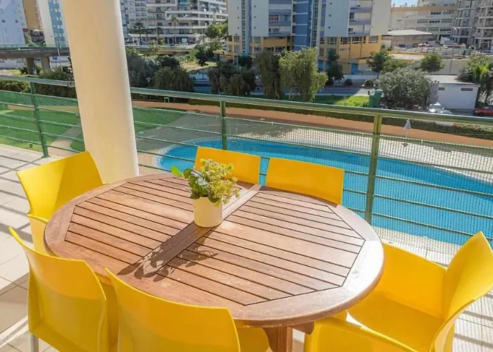 Primavera E Piscina *