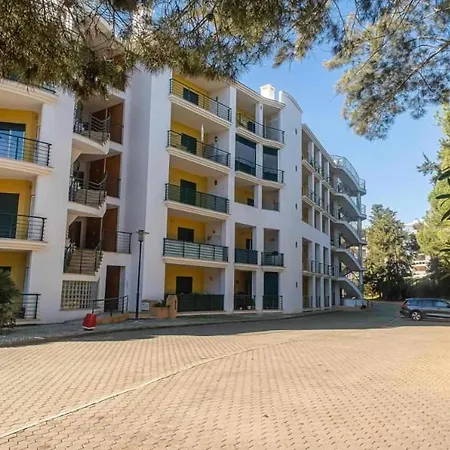 Primavera E Piscina Apartment *