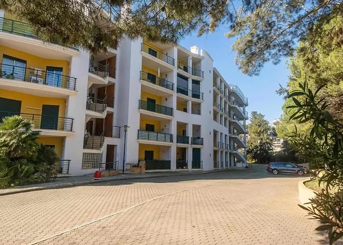 Primavera E Piscina Apartment *